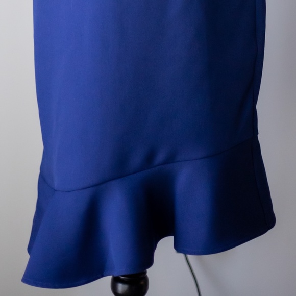 EXPRESS V-NECK SLEEVELESS DRESS 4 - Picture 4 of 8